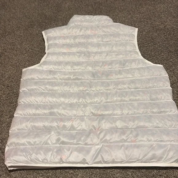 COPY - Adidas Originals Essentials Puffer Vest - Picture 5 of 5